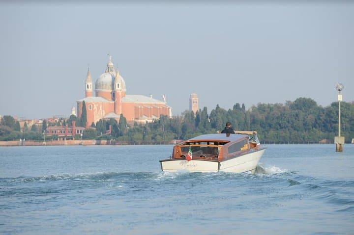 Shared Departure Transfer: Venice Hotels to Venice Train or Bus Station — photo 1 of 7