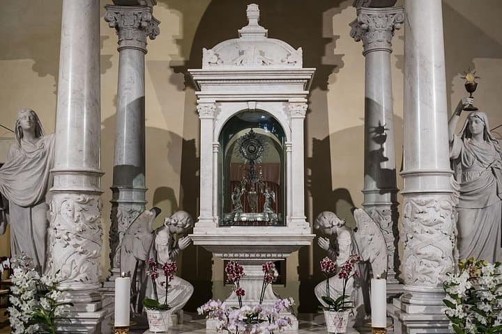 The Eucharistic Miracle & the Holy Face Private Tour from Rome — photo 1 of 22