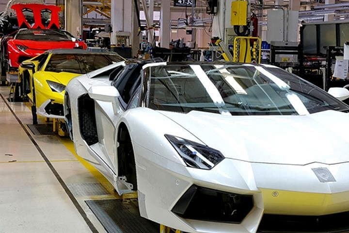Ferrari & Lamborghini - The Original Italian Car Factory Tour — photo 1 of 9