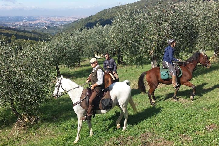 Horse ride, Olive Oil and local foods tasting in a Tuscan farm — photo 1 of 18