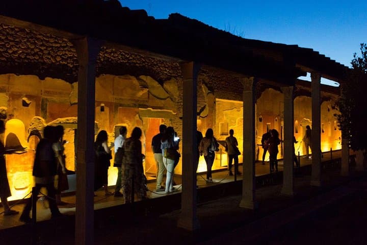 Explore Pompeii with an Archaeologist by night — photo 1 of 6