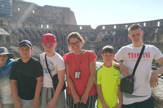 Ancient Roman Adventure: Colosseum, Roman Forum & Palatine Hill with Alessandra