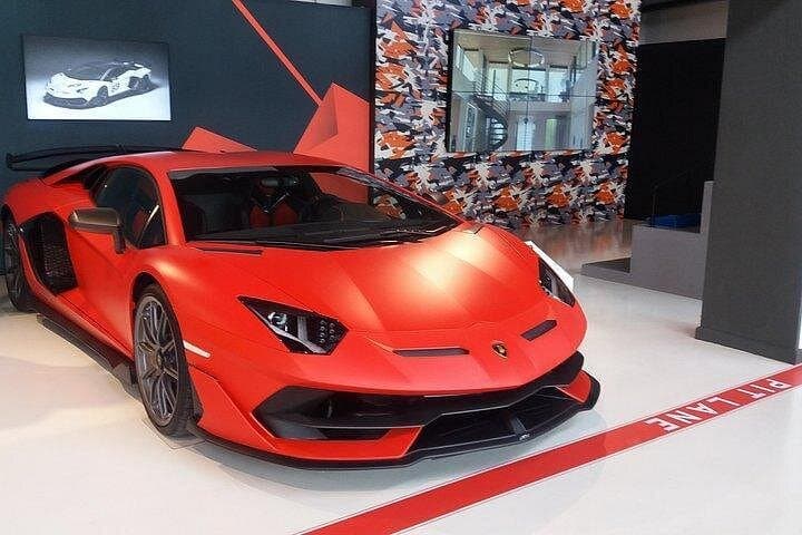 Unleash a V10 Lamborghini Museum Huracan Performante Experience — photo 1 of 10