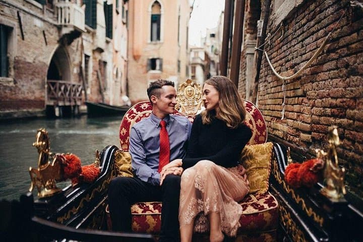 Romantic Venice Photoshooting (land + gondola) — photo 1 of 17