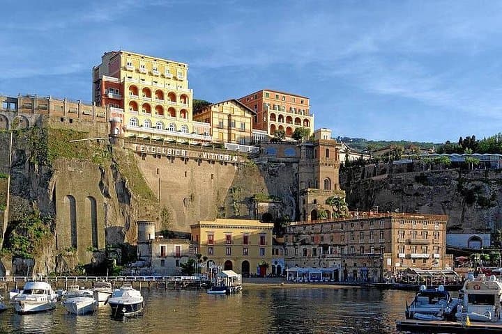 Transfer from Naples to Positano with stop Sorrento or Vice Versa — photo 1 of 6