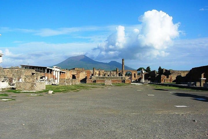 Pompeii: living with the volcano — photo 1 of 19