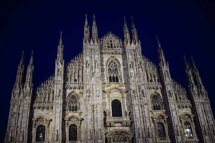 MILAN PRIVATE WALKING TOUR BY NIGHT: AMAZING MILAN - 2 h — photo 1 of 4