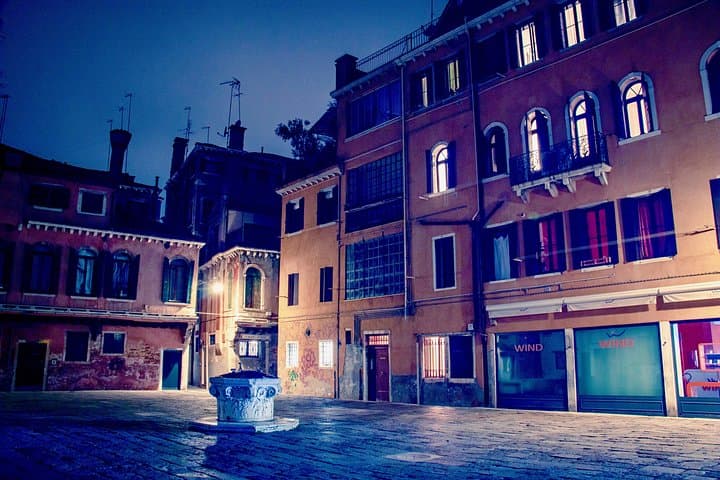 Venice Night Tour: Ghosts, Legends & Hidden Mysteries — photo 1 of 23