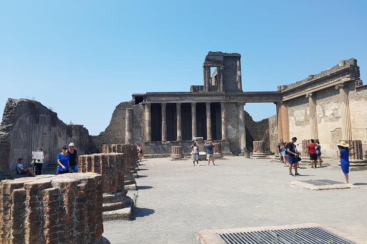 Private Pompeii and Naples Tour from Rome Skip-the-Line Chauffeur — photo 1 of 10