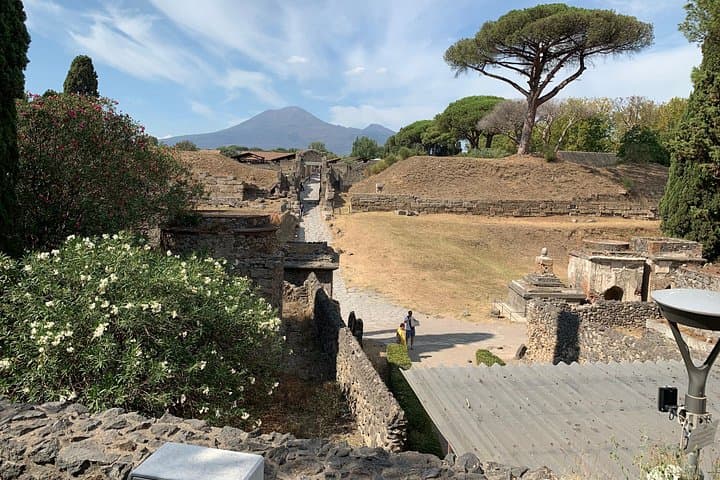 Transfer Naples to Sorrento and stop in Pompeii — photo 1 of 7