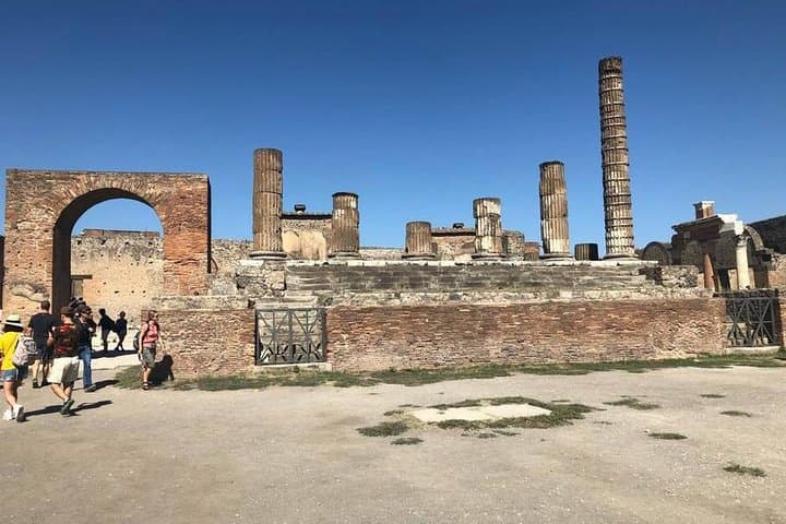 Pompeii and Herculaneum Private Walking Tour with an Archaeologist — photo 1 of 7