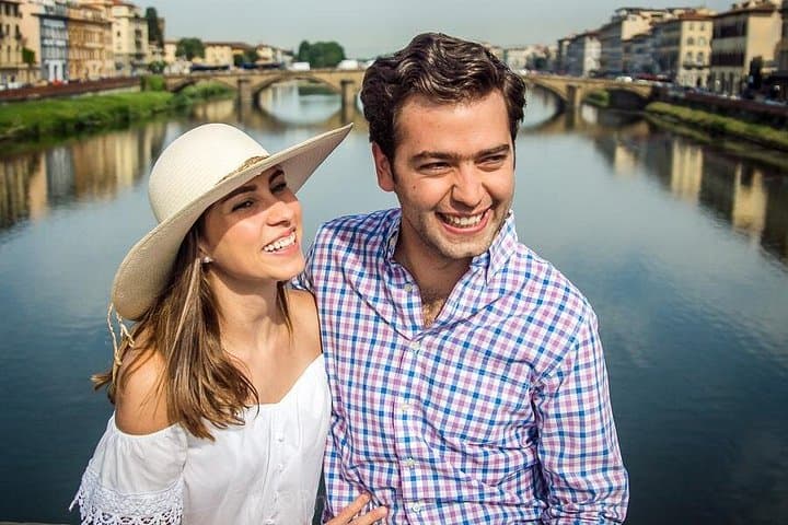 Exclusive Photo Shoot on Rooftops and Bridges of Florence — photo 1 of 15