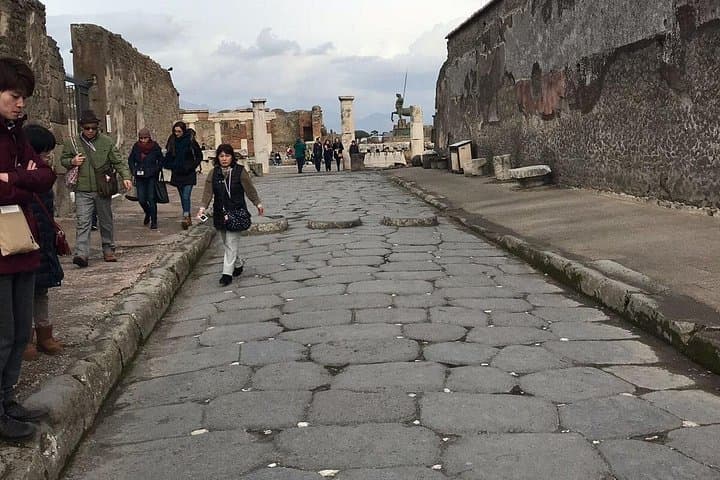 Pompeii and Sorrento From Naples — photo 1 of 5