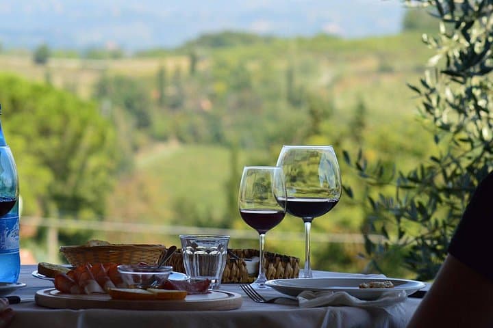 Vineyard visit with local appetisers and wine tasting — photo 1 of 6