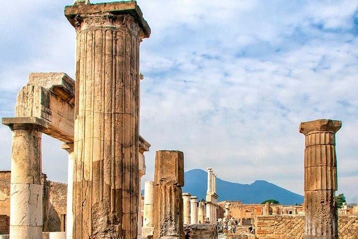 The beauty of Pompeii with a Private Expert Tour Guide / Archaeologist. — photo 1 of 15