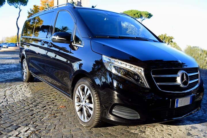 Private Departure Transfer: Hotel to Rome Fiumicino Airport — photo 1 of 12