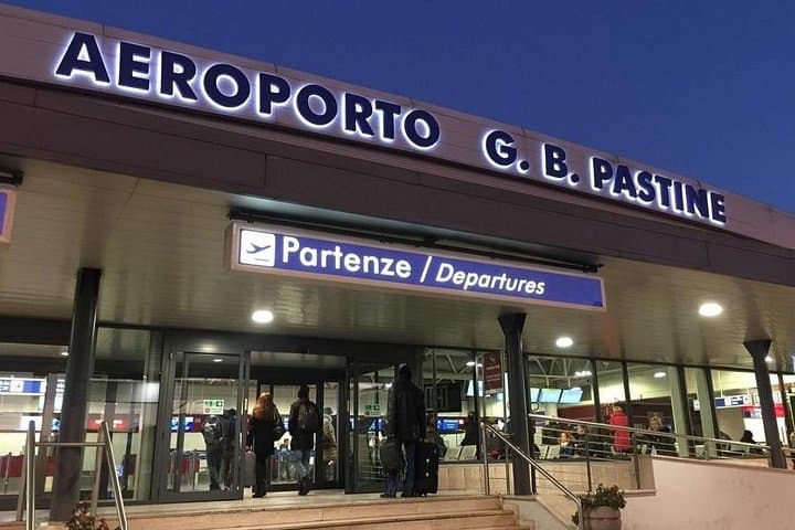 Private Departure Transfer: Hotel to Rome Ciampino Airport — photo 1 of 7