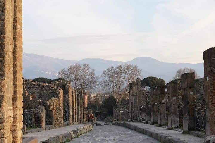 Pompeii: 2H Small Group tour with an Archaeologist and ticket — photo 1 of 7