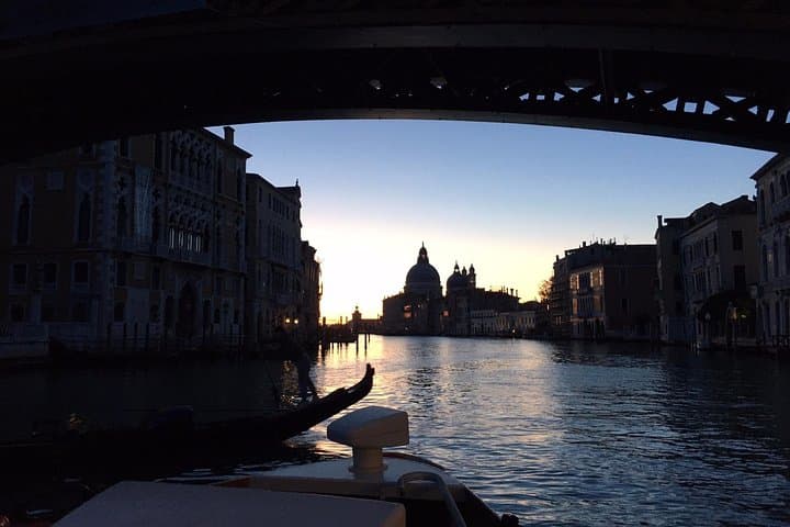 Discover Venice at sunset — photo 1 of 8