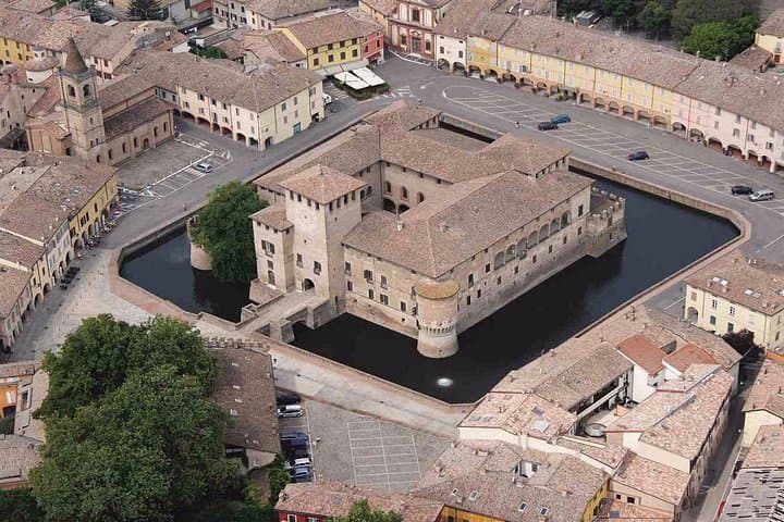 Fontanellato: a castle and a labyrinth in Parma countryside — photo 1 of 7