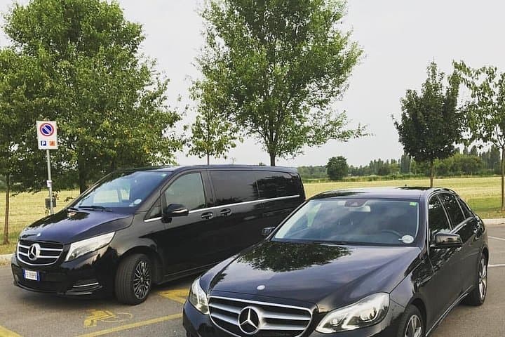 Private transfer by luxury Mercedes from Sorrento to Rome or reverse. — photo 1 of 7