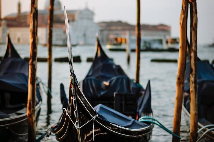 Proposal Gondola Ride in Venice — photo 1 of 5