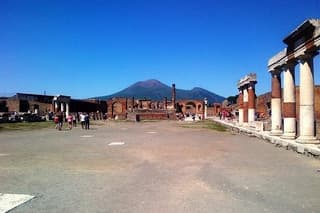 Pompeii & Archaeological Museum Of Naples Walking Tour With A Real Archaeologist