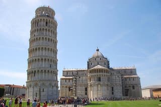 Private 8 hours Tour to Pisa and Lucca from Florence