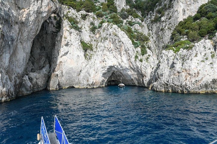 Capri One Day: Visit the Island by Sea and Land with Blue Grotto — photo 1 of 10