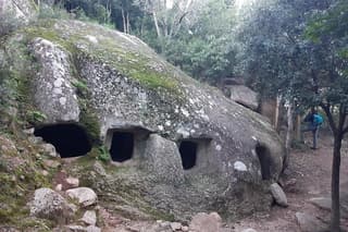 Hike to discover the Fairies' houses