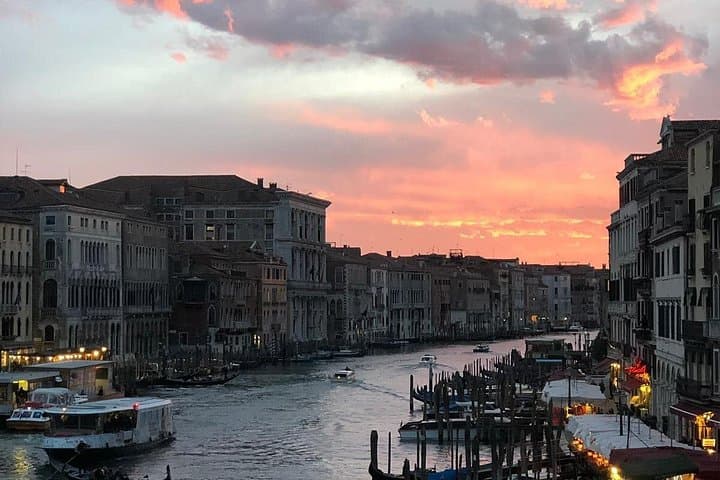 Venice at Sunset – Private Walking Tour & Luxury Water Taxi — photo 1 of 40