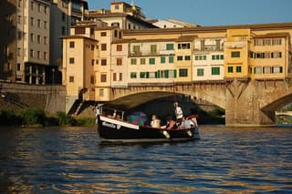 Wine on water in Florence: a private boat tour with aperitif