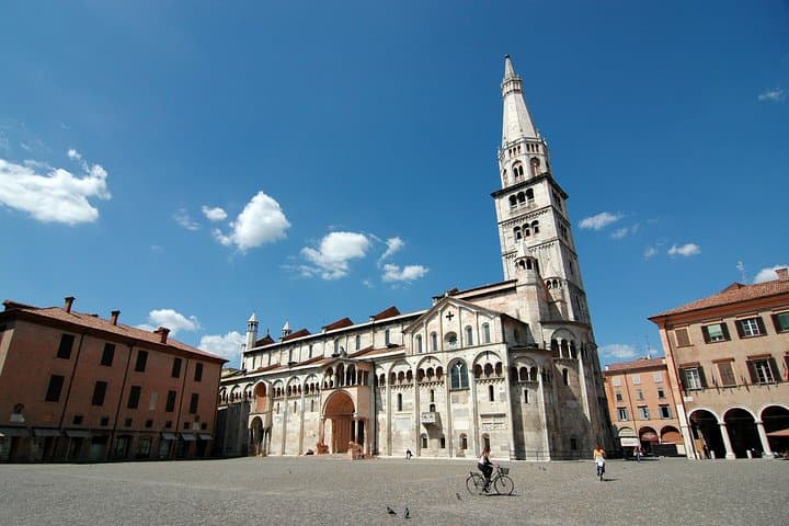 Modena city tour Walking tour in the old town — photo 1 of 7