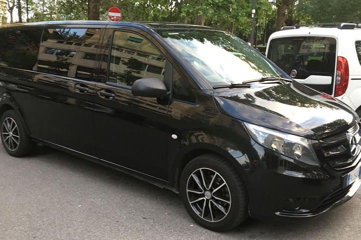 Transfer from Fiumicino airport to Rome city center with minivan — photo 1 of 6