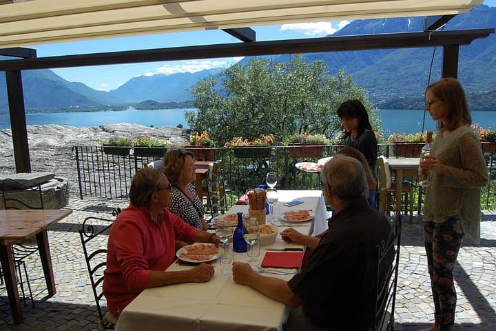 A panoramic wine tasting on Lake Como — photo 1 of 7