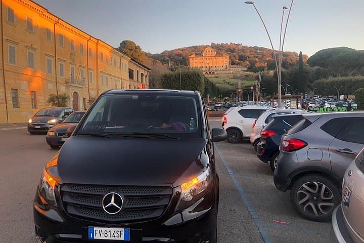 Private VIP Airport Transfer from Rome City to Rome Airport — photo 1 of 4