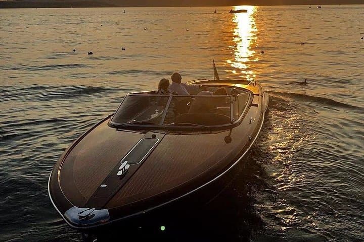 Luxury cruise on Lake Como on a Riva speedboat, with italian wine — photo 1 of 7