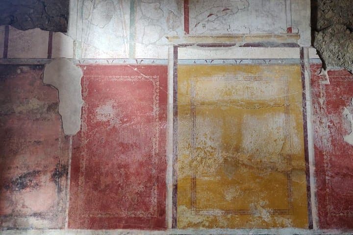 Lifestyle of The Ancient Rich: Domus & Villa in Pompeii, Oplontis and Boscoreale — photo 1 of 6