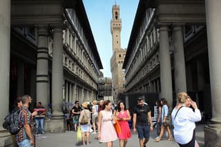 Private Minivan with a View and Uffizi in Florence Tour