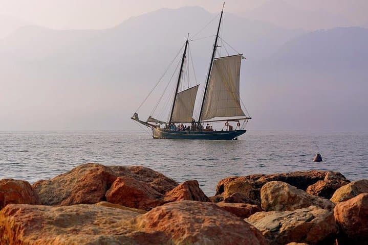 A sunset cruise on Lake Garda, by a private motorsailer — photo 1 of 6