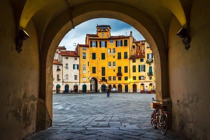 Exclusive Private Shore Excursion from Livorno port to Pisa and Lucca — photo 1 of 6
