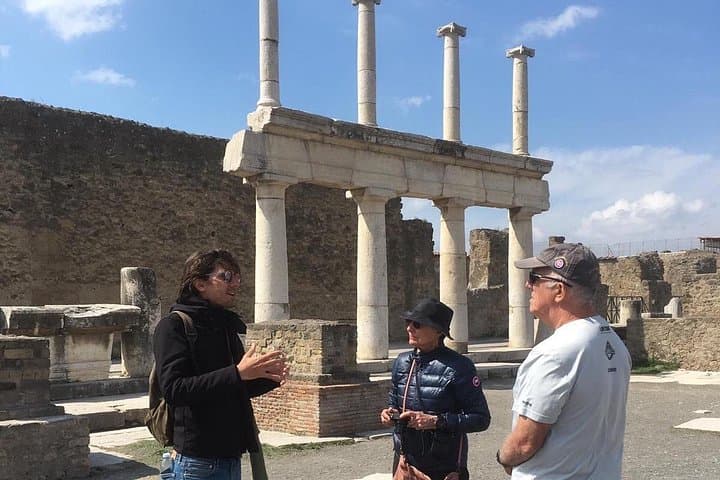 3-Hours Private Walking Tour in Pompeii with an Archaeologist — photo 1 of 15