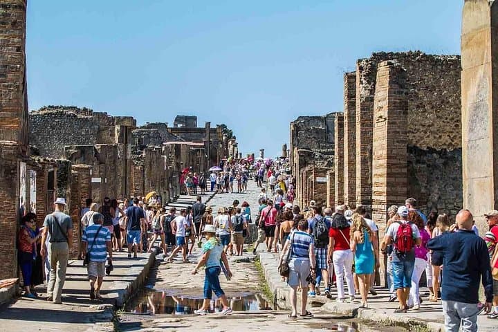 Private Pompeii Tour with Local Guide & Entry Ticket — photo 1 of 8