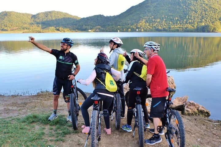 Lake Canterno by bike — photo 1 of 4