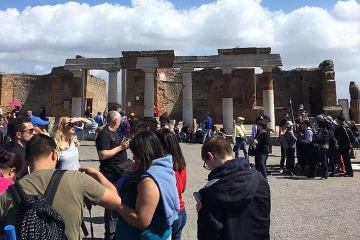 Naples and Pompeii private Tour with transfer — photo 1 of 12
