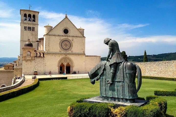 Assisi: the Three Major Basilicas. St. Francis, St. Clare and Porziuncola chapel — photo 1 of 10