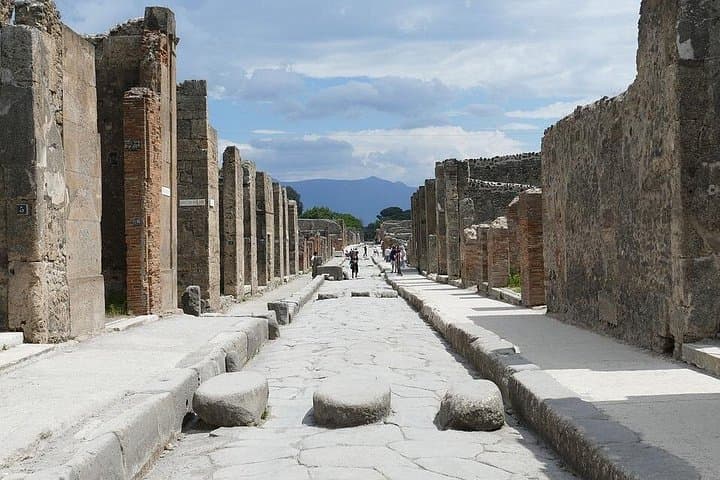 POMPEI IN & OUT - 3 hours relaxed private tour — photo 1 of 8
