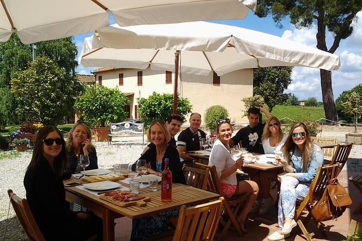 4 Wines Tasting with 2 Tuscan Cheeses & Tour at the winery — photo 1 of 9