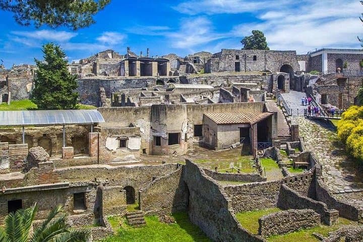 Pompeii & Herculaneum Archaeological Park Tour — photo 1 of 6