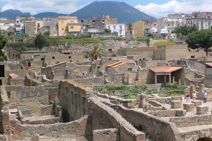 Herculaneum ruins half day tour — photo 1 of 8